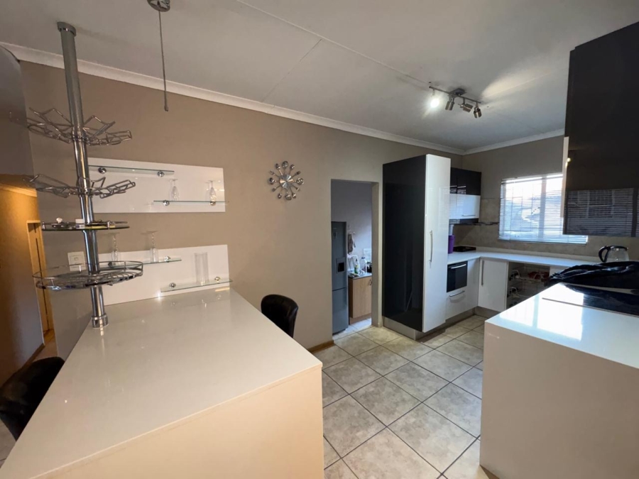 3 Bedroom Property for Sale in Safari Gardens North West
